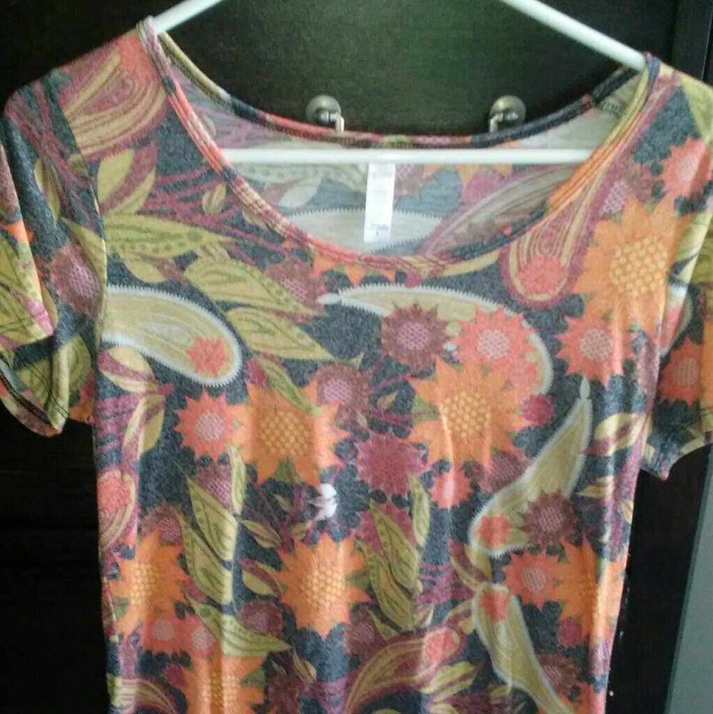 Small Classic T (Lularoe)